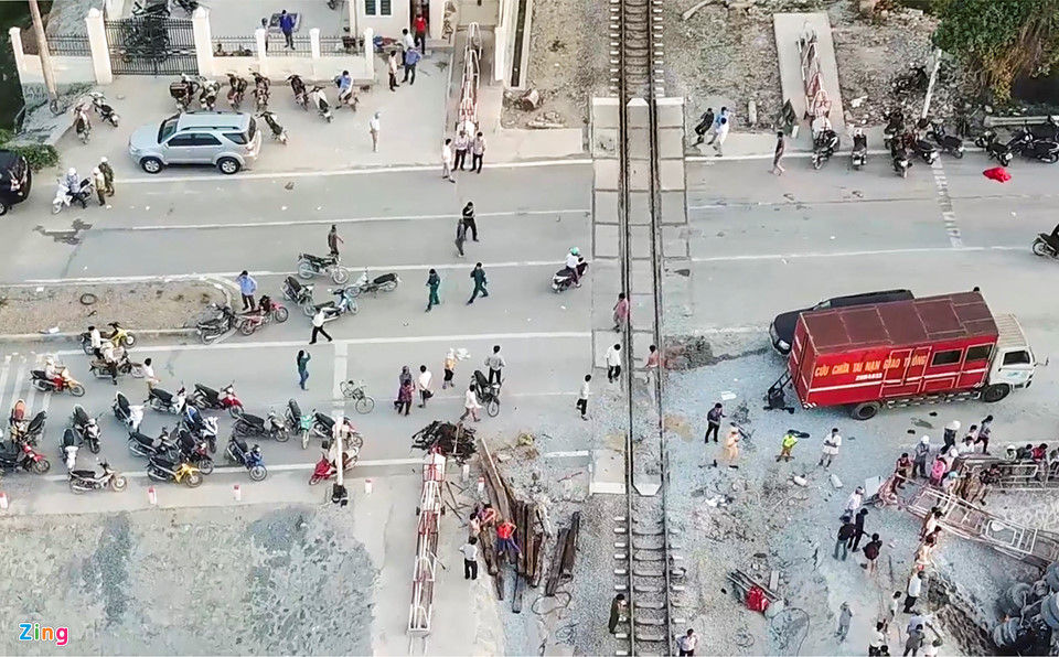 Đường sắt tê liệt sau vụ lật tàu ở Thanh Hóa